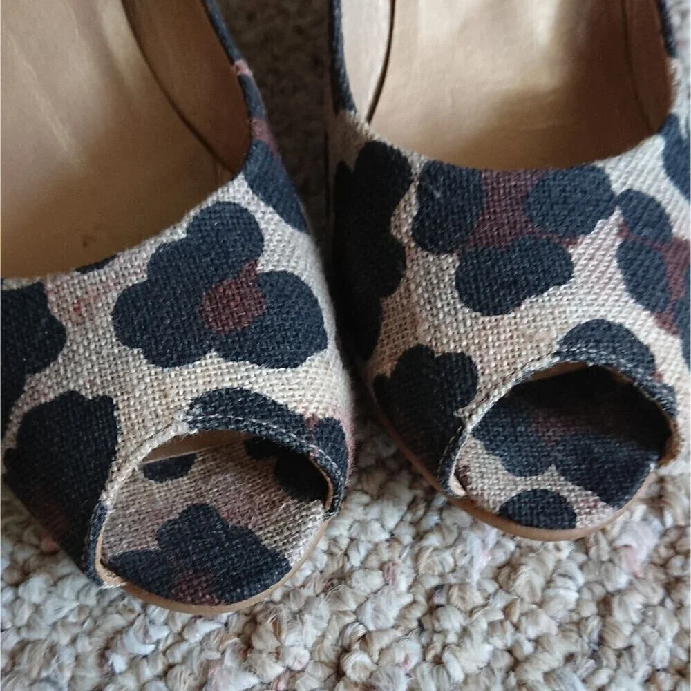 Stuart Weitzman fabric Leopard flowers Print Peep Toe wedges Size 10M